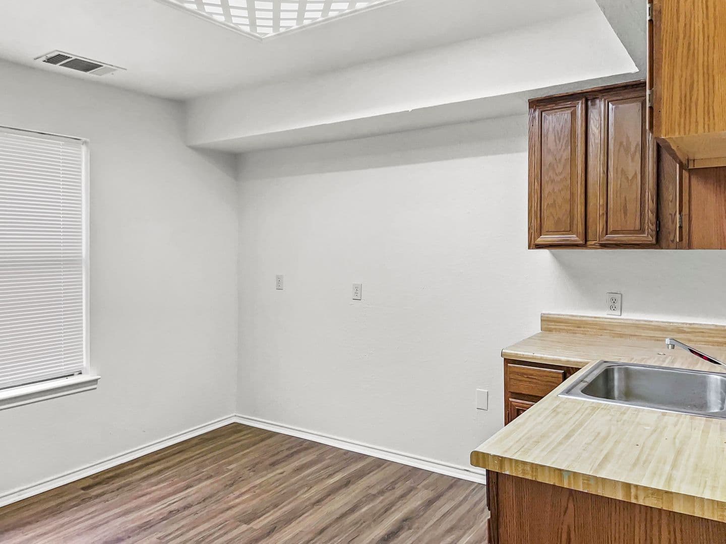 Arlington House: 4100 Green Acres Cir