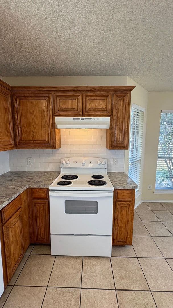 Arlington House: 8008 Mourning Dove Dr