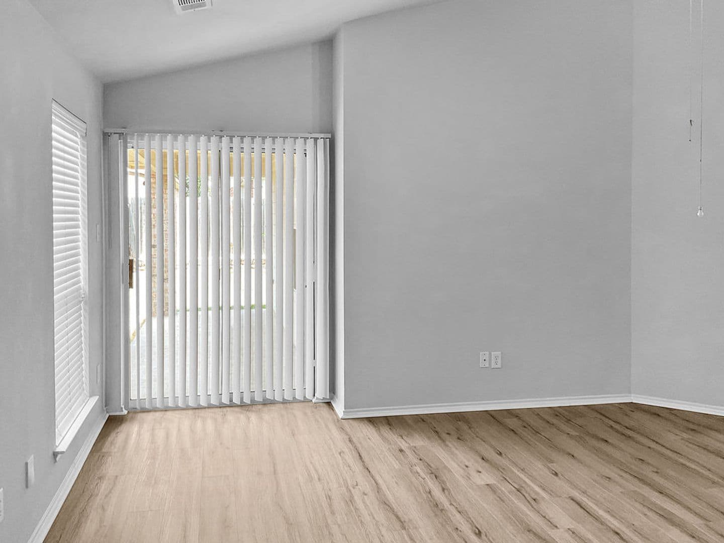 Fort Worth House: 6521 Regina Dr