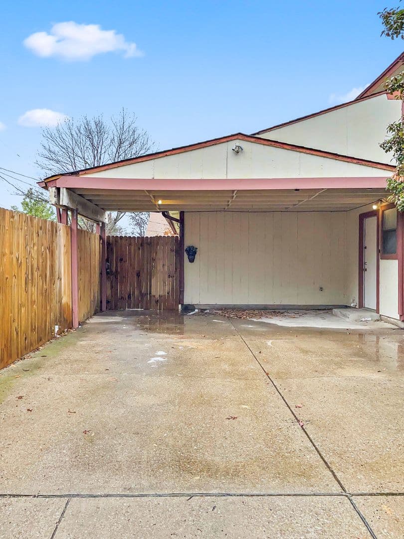 Arlington House: 4100 Green Acres Cir