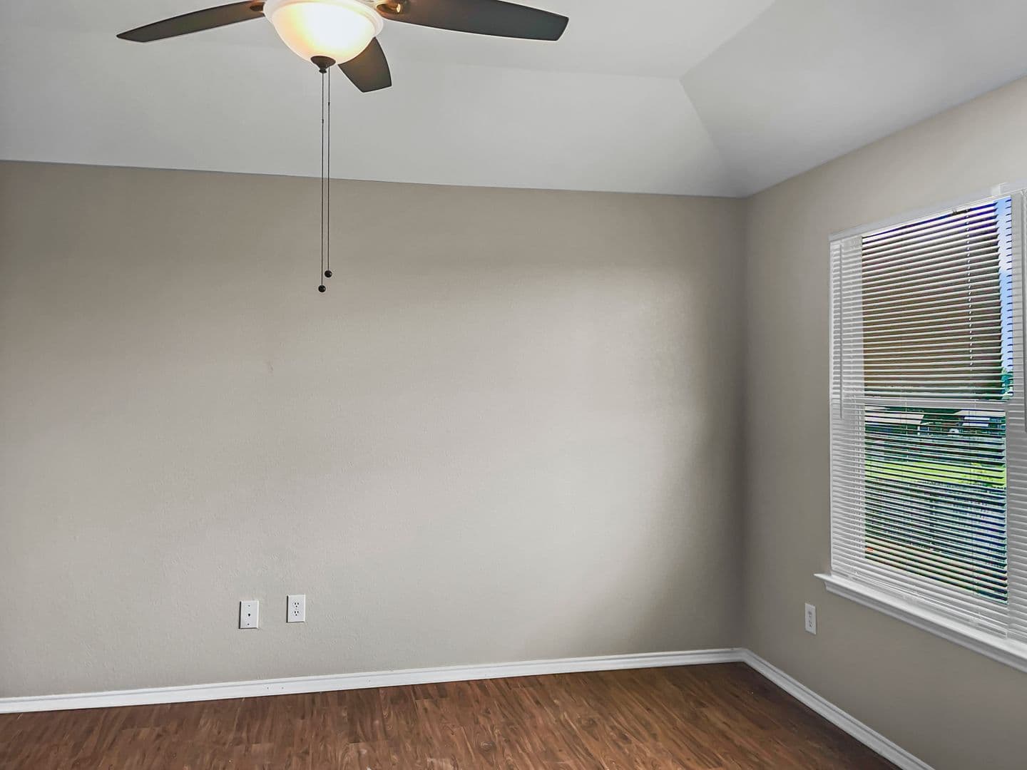 Forney House: 213 Long Prairie Dr