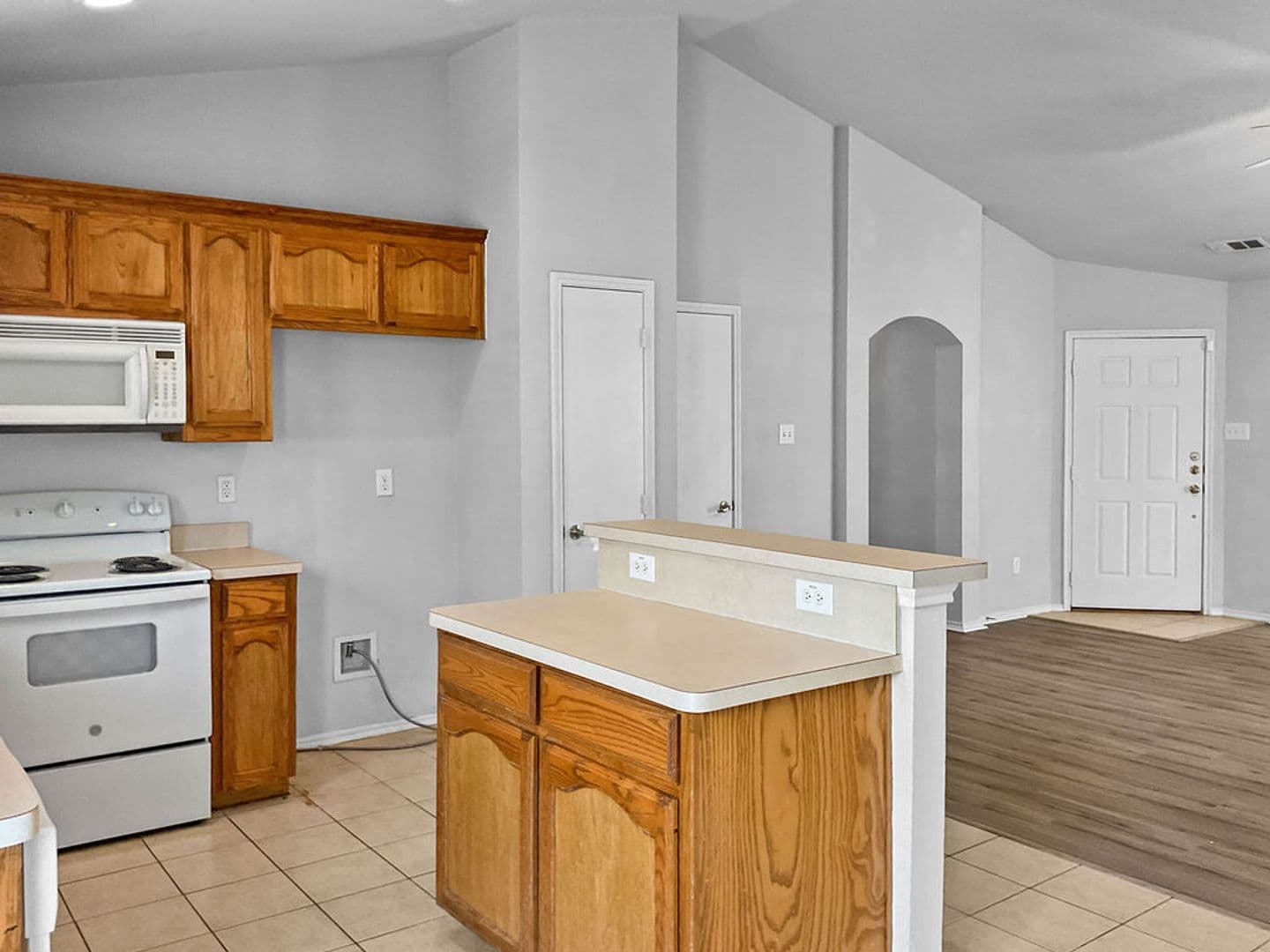Fort Worth House: 6521 Regina Dr