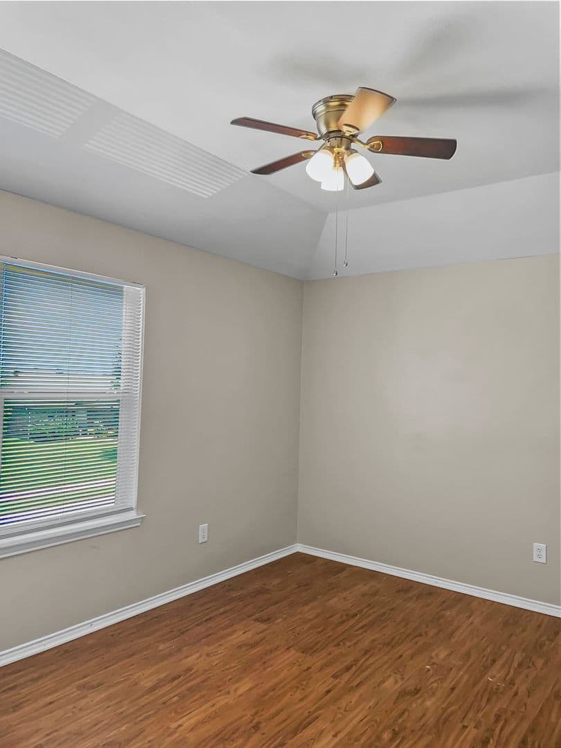Forney House: 213 Long Prairie Dr