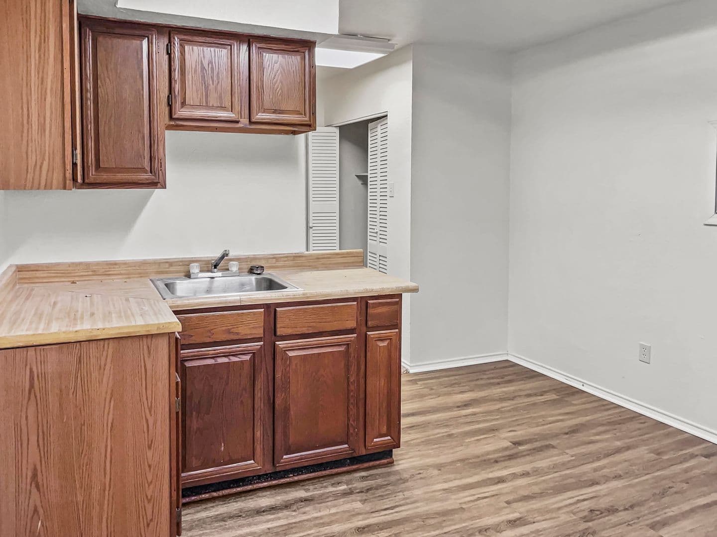 Arlington House: 4100 Green Acres Cir