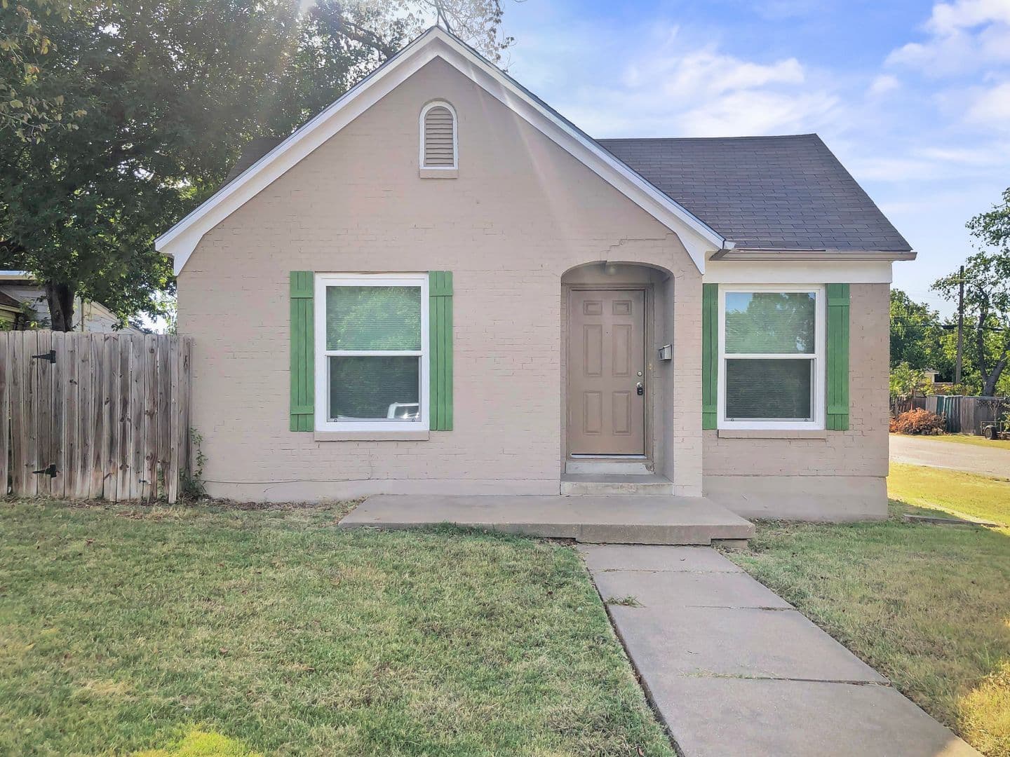 Fort Worth House: 3800 Frazier Ave