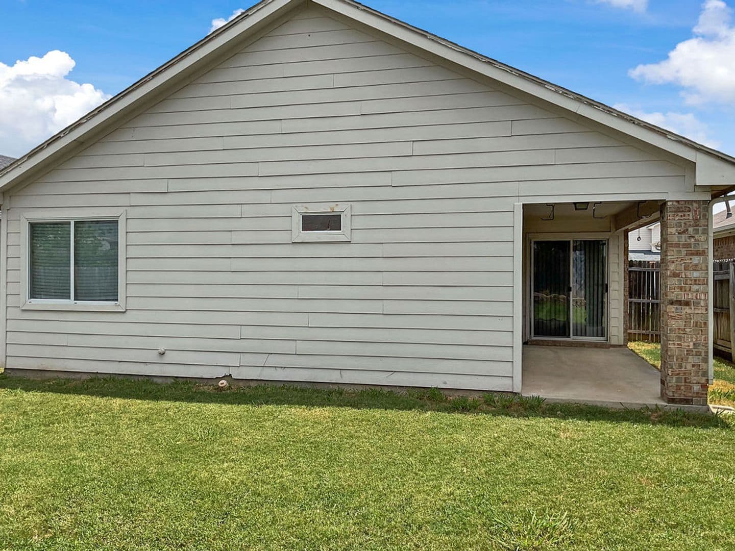 Fort Worth House: 6521 Regina Dr