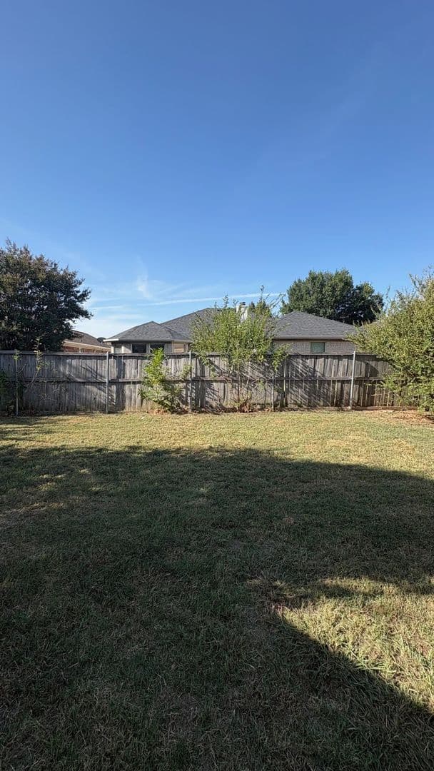 Arlington House: 8008 Mourning Dove Dr