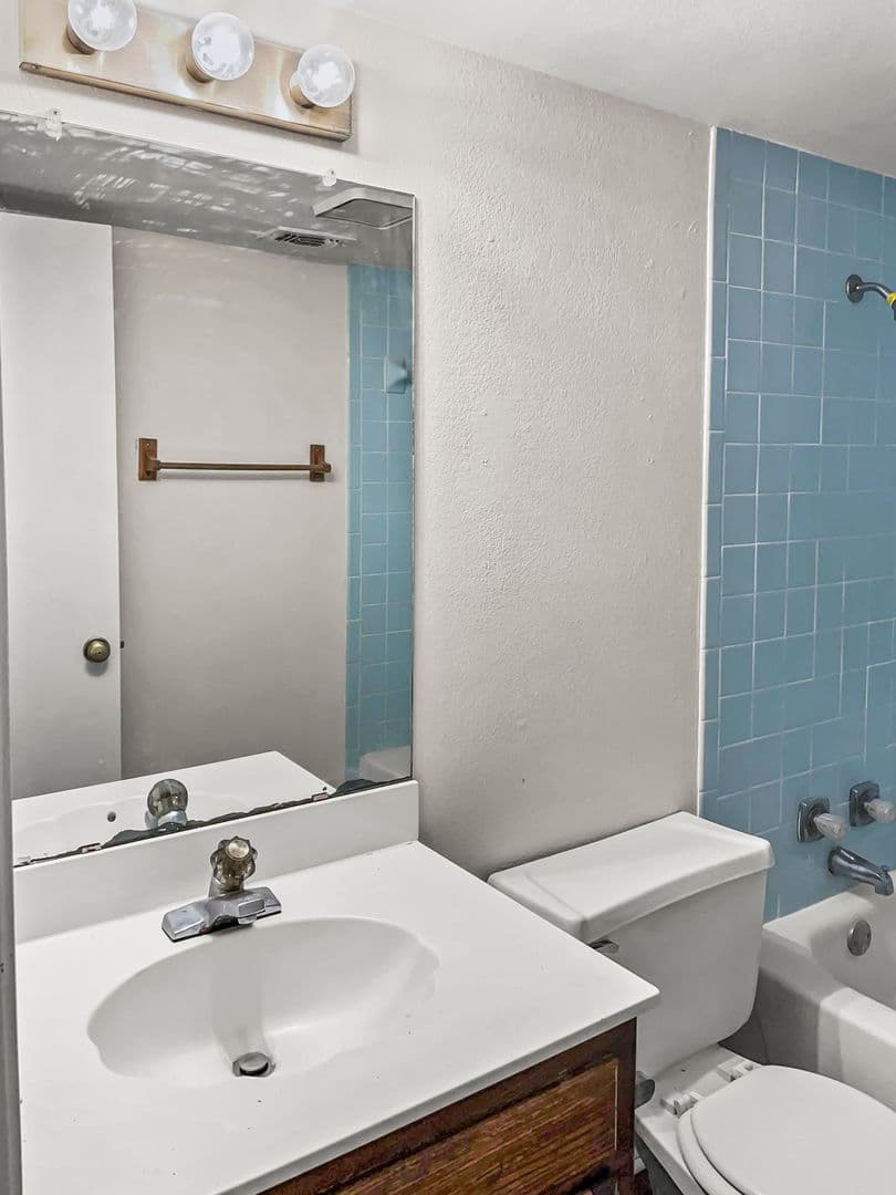 Arlington House: 4100 Green Acres Cir