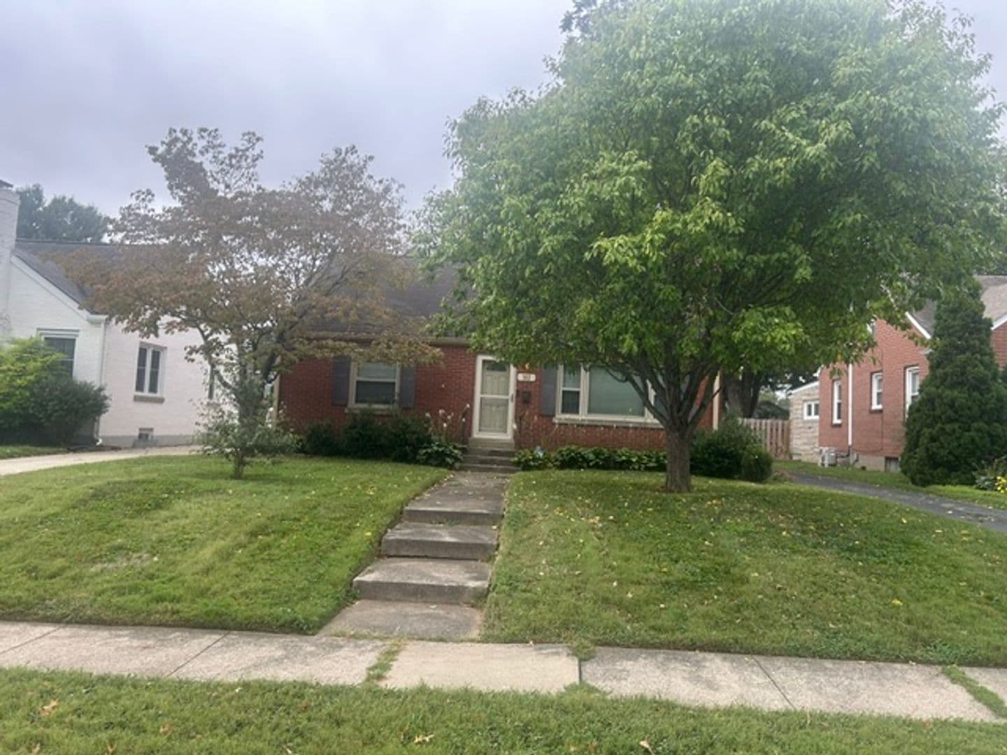 Lexington House: 582 Mitchell Ave