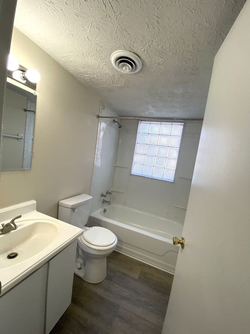 Lexington House: 3712 Camelot Drive #2