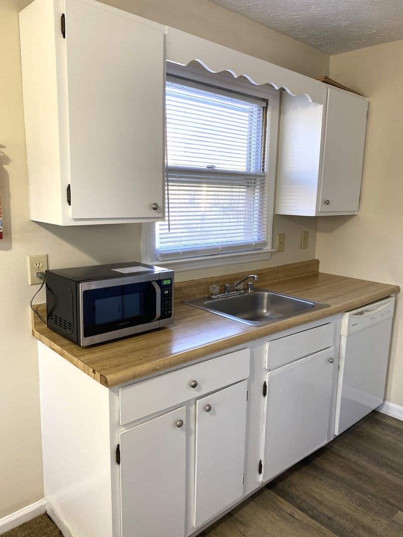 Lexington House: 3712 Camelot Drive #2