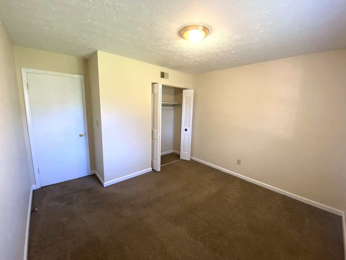 Lexington House: 3712 Camelot Drive #2