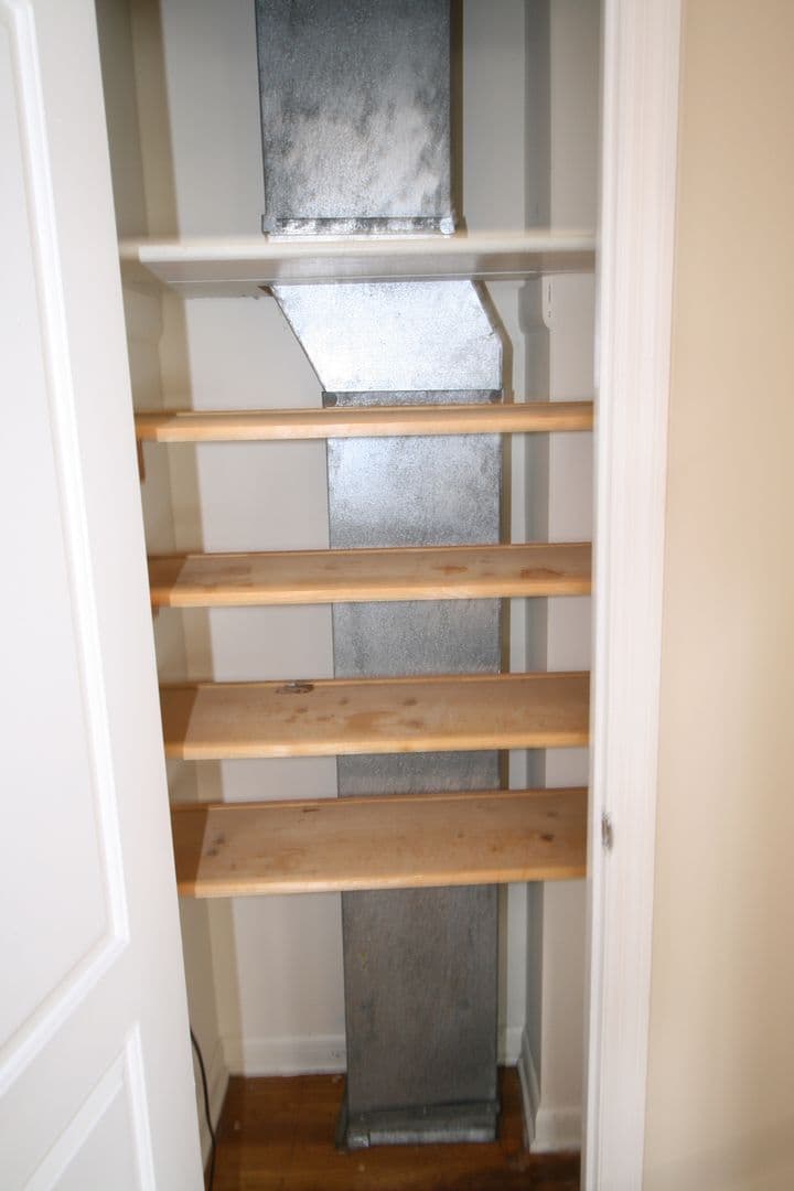 Lexington House: 402 Greenlawn Court