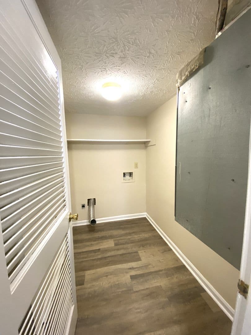 Lexington House: 3712 Camelot Drive #2
