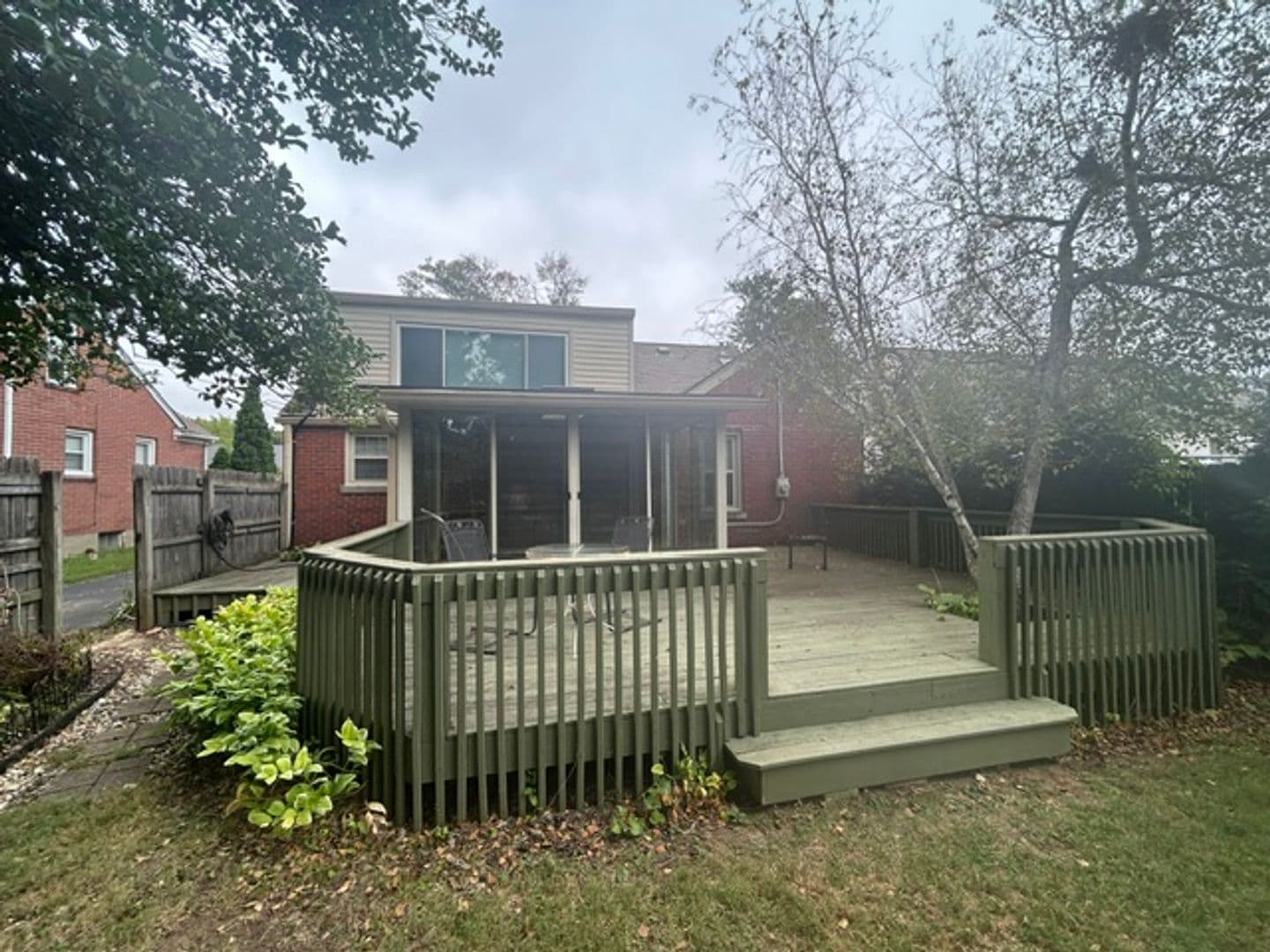 Lexington House: 582 Mitchell Ave