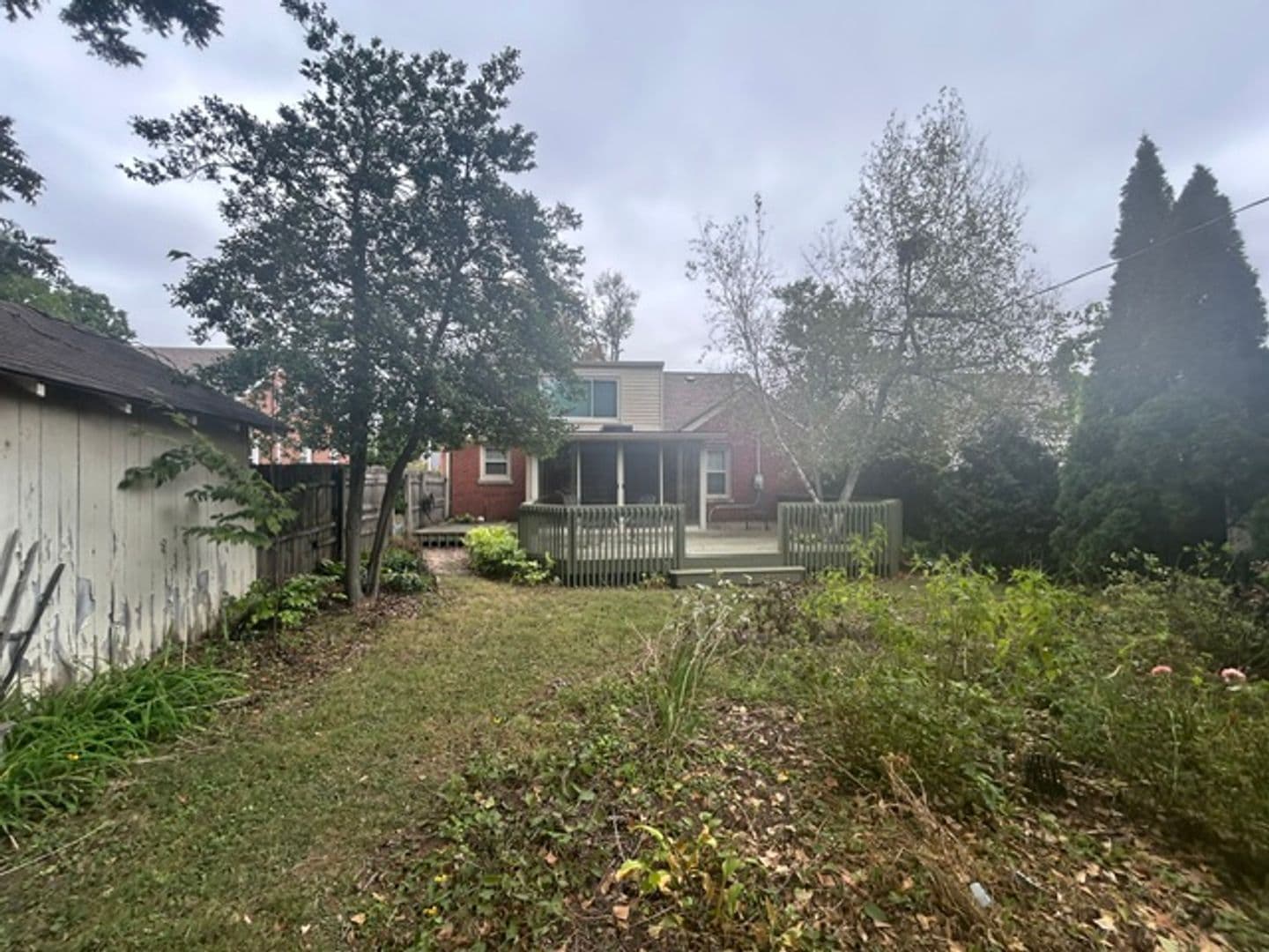 Lexington House: 582 Mitchell Ave