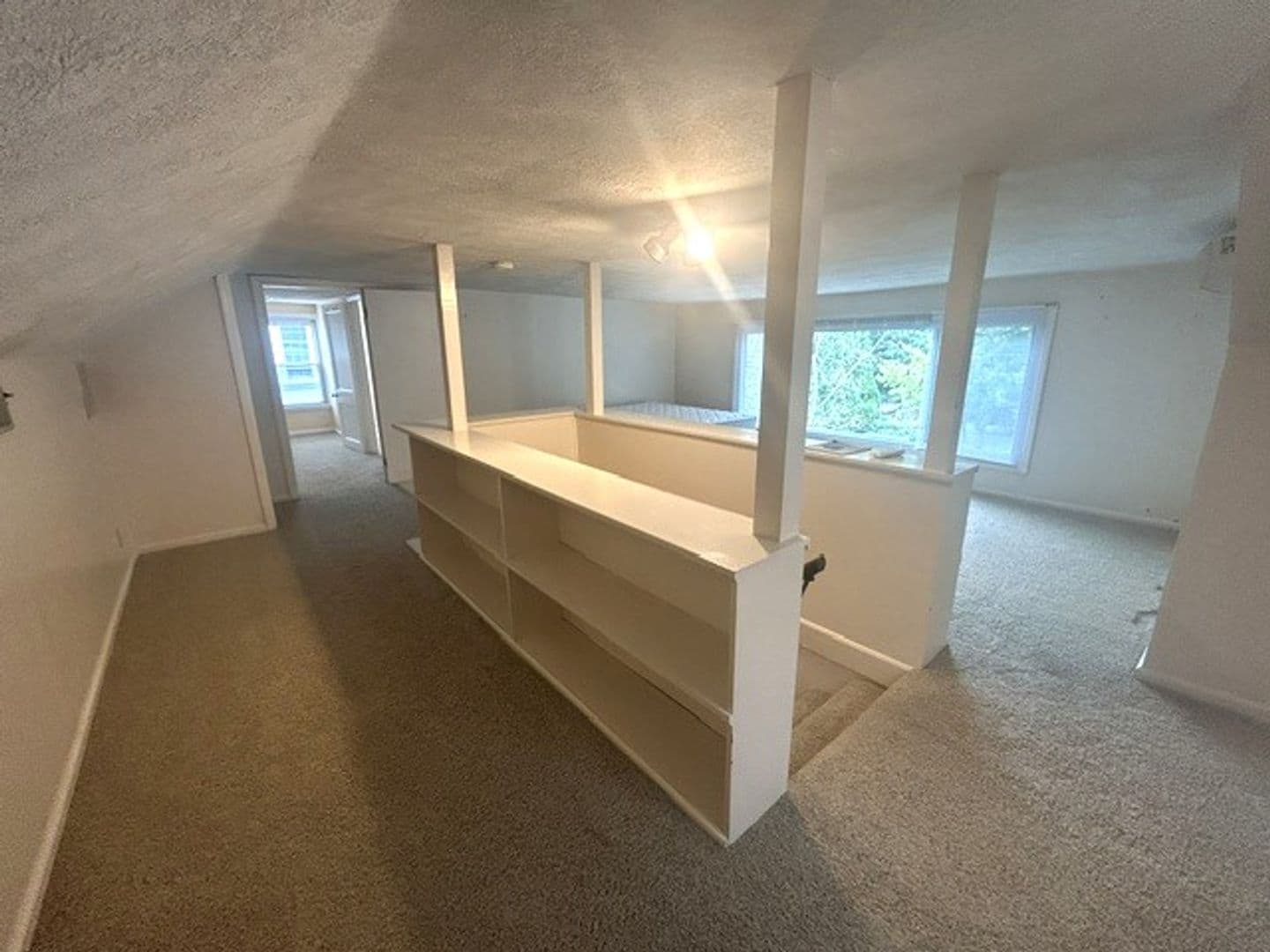 Lexington House: 582 Mitchell Ave