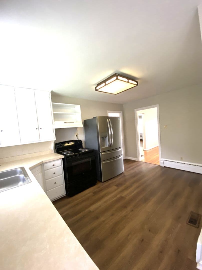 Lexington House: 401 Springhill Drive