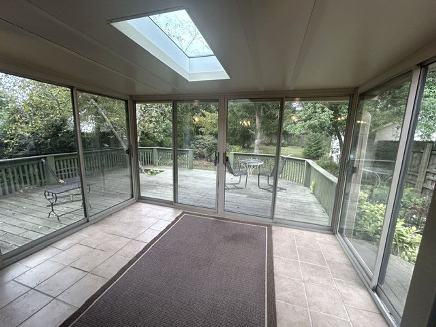 Lexington House: 582 Mitchell Ave
