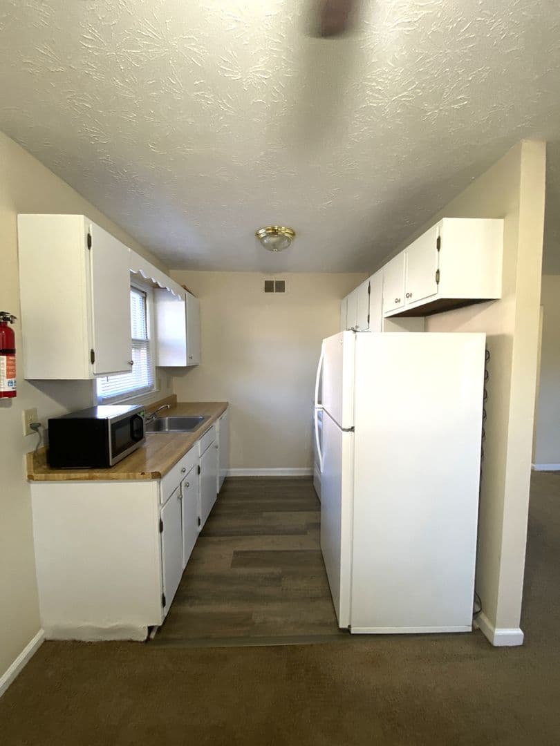 Lexington House: 3712 Camelot Drive #2