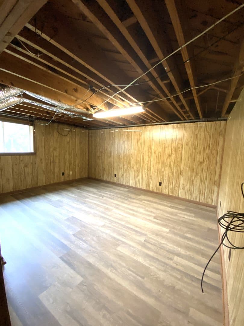 Lexington House: 401 Springhill Drive