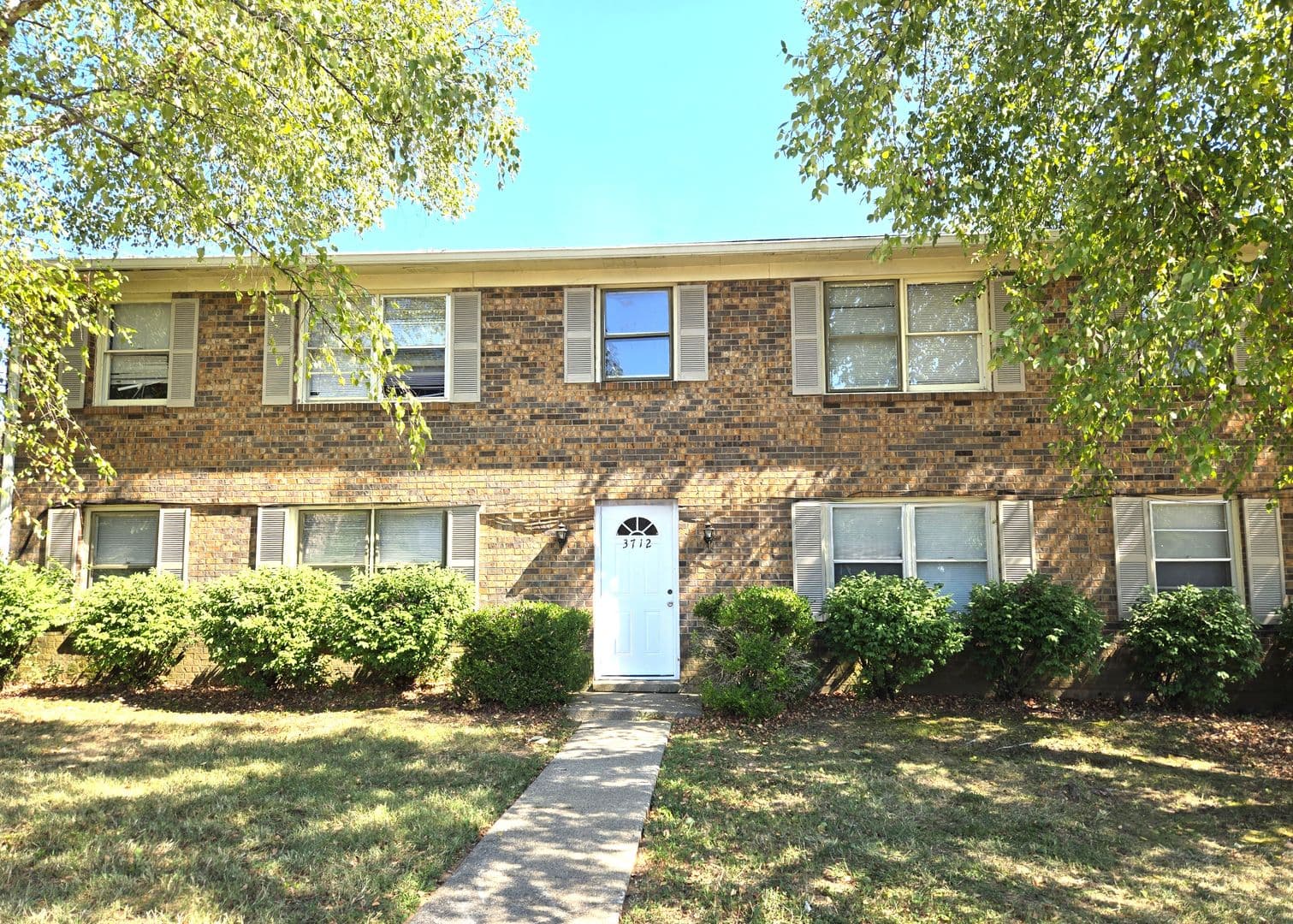 Lexington House: 3712 Camelot Drive #2