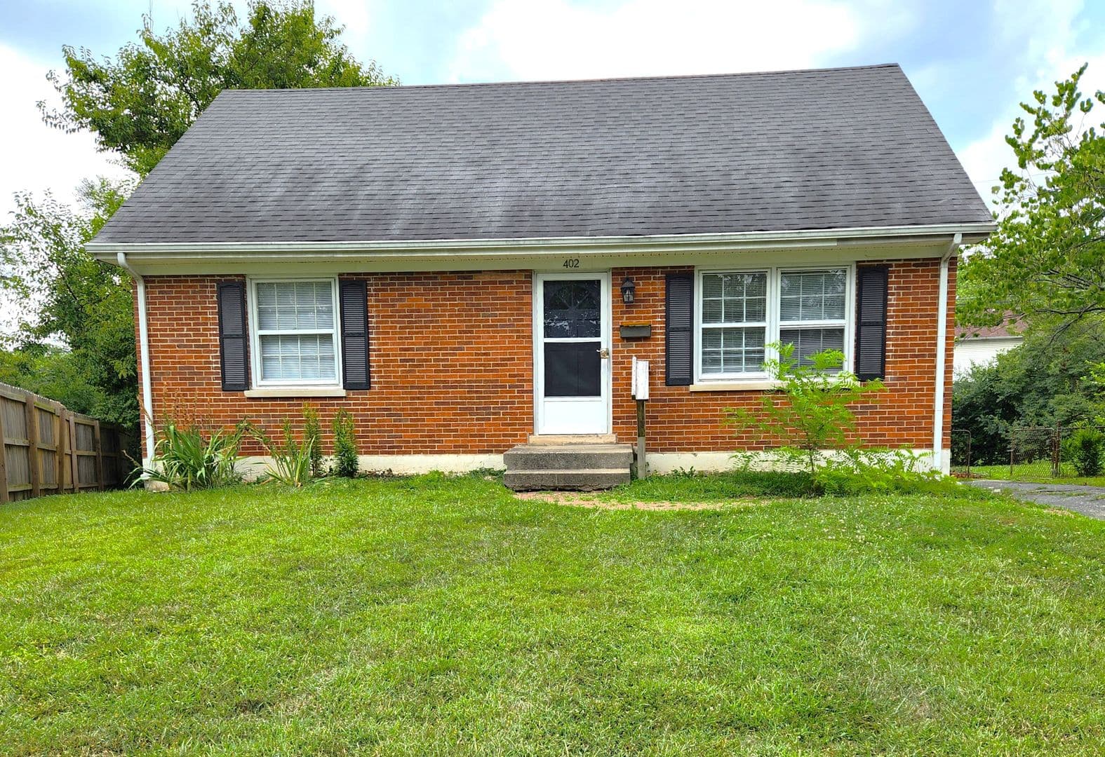 Lexington House: 402 Greenlawn Court