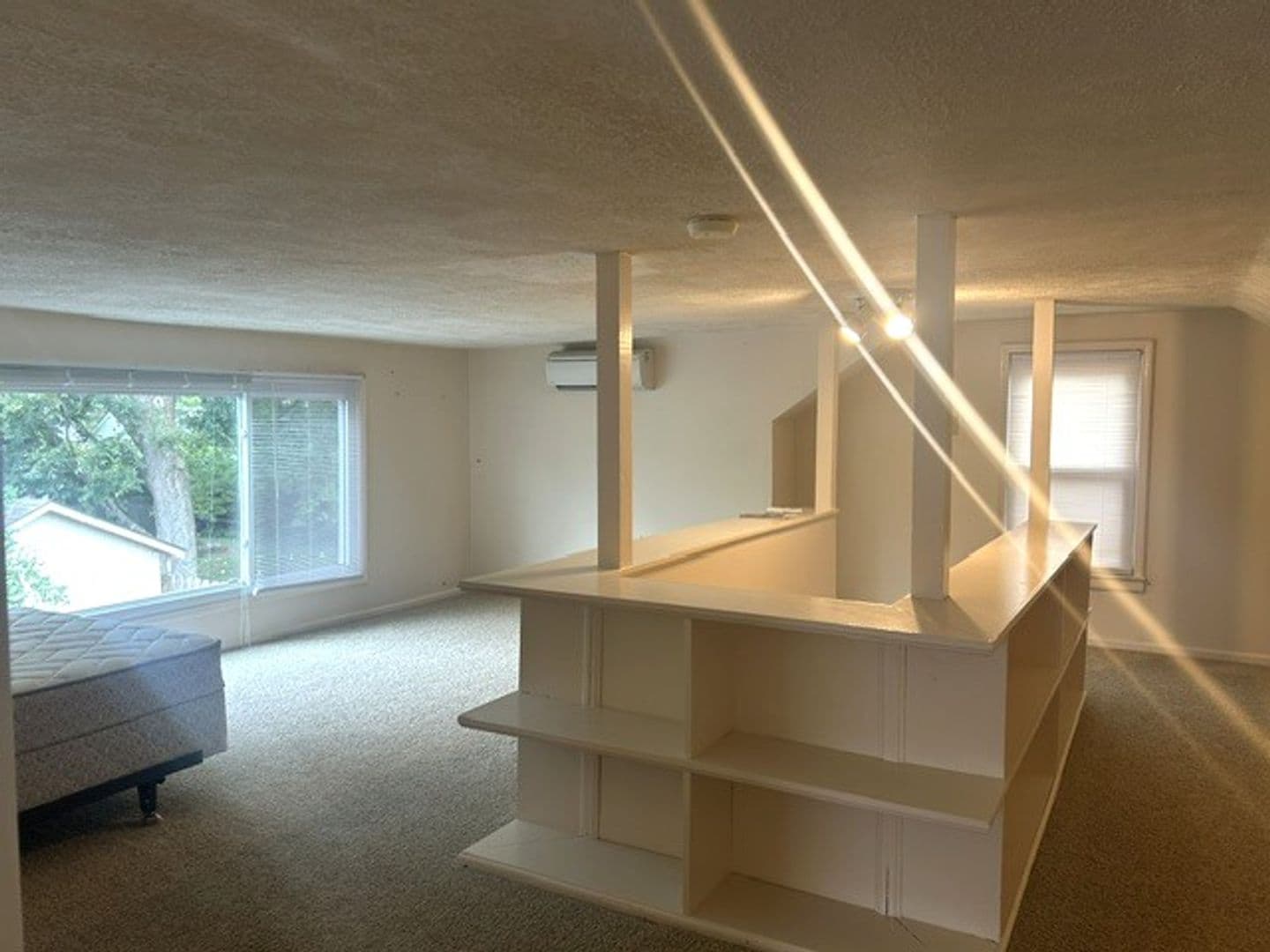 Lexington House: 582 Mitchell Ave