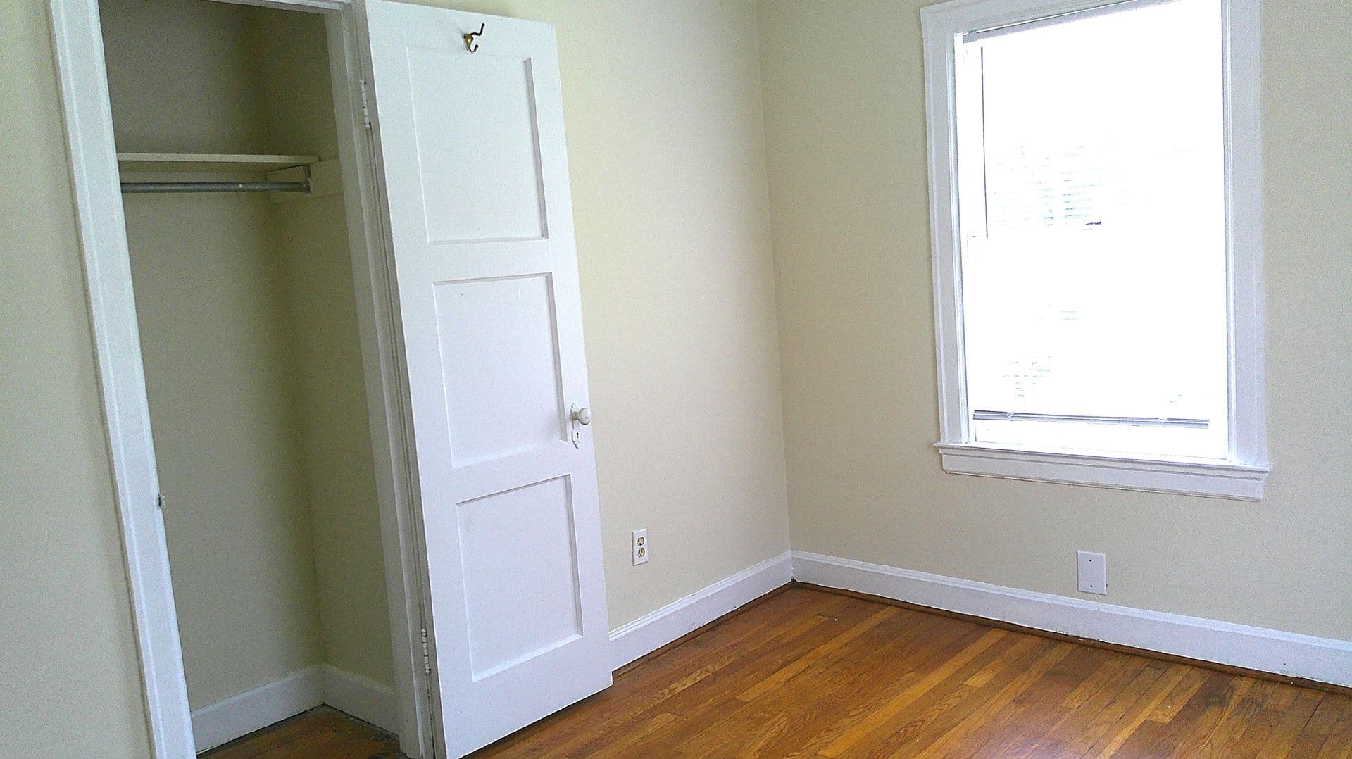 Lexington House: 493 Bob-O-Link Drive