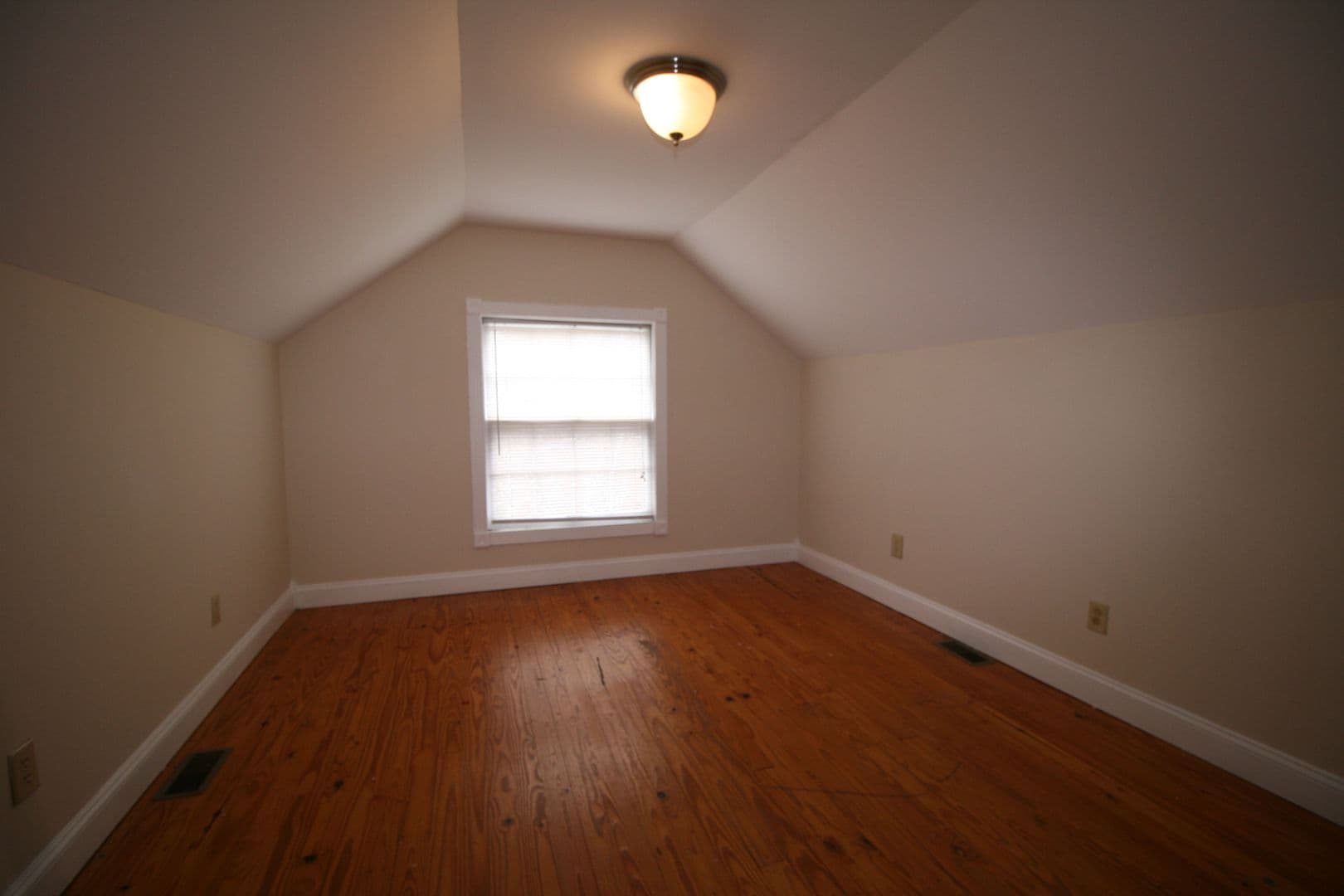 Lexington House: 402 Greenlawn Court