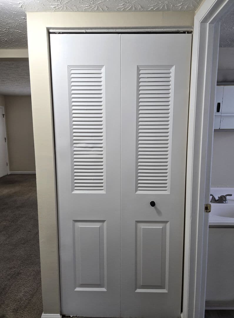 Lexington House: 3712 Camelot Drive #2