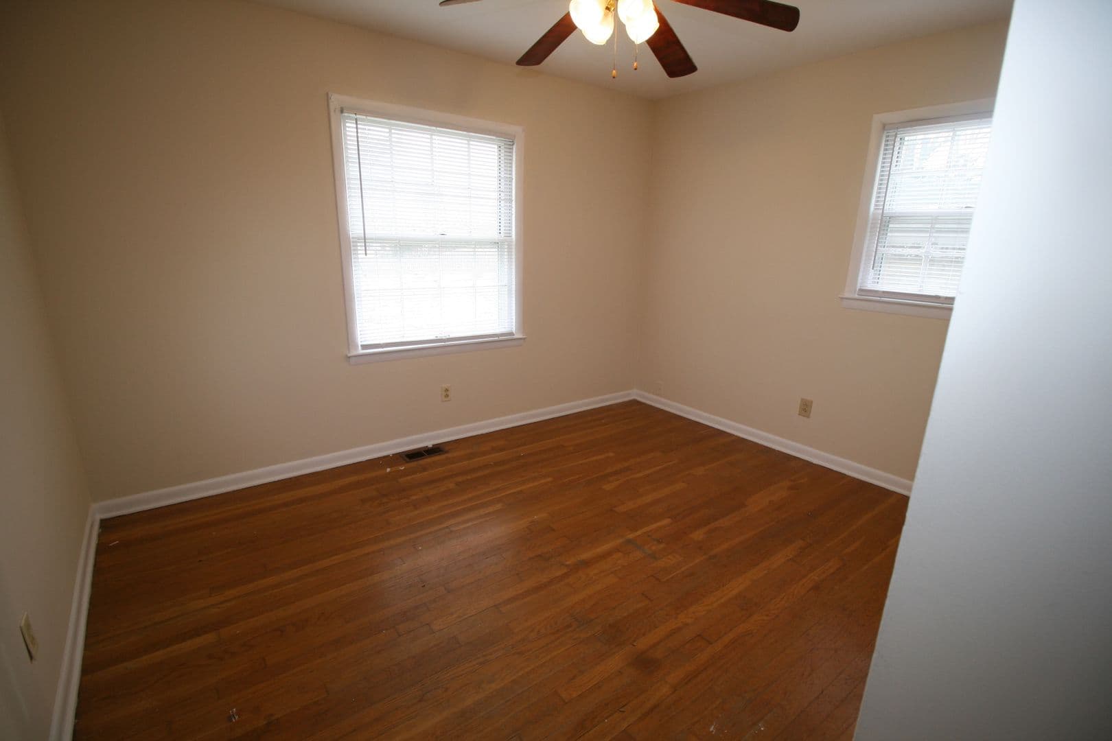 Lexington House: 402 Greenlawn Court