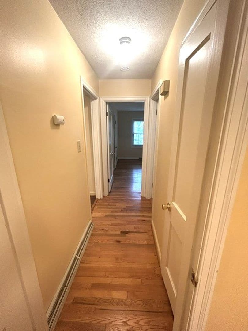 Lexington House: 582 Mitchell Ave