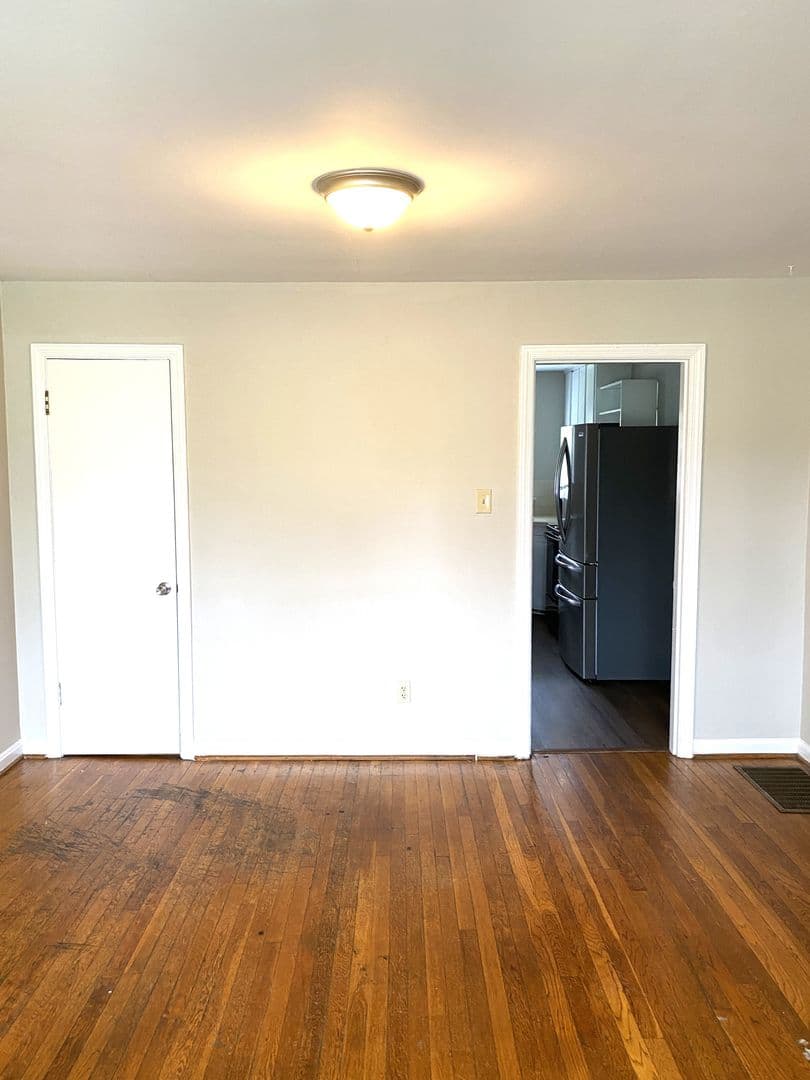 Lexington House: 401 Springhill Drive