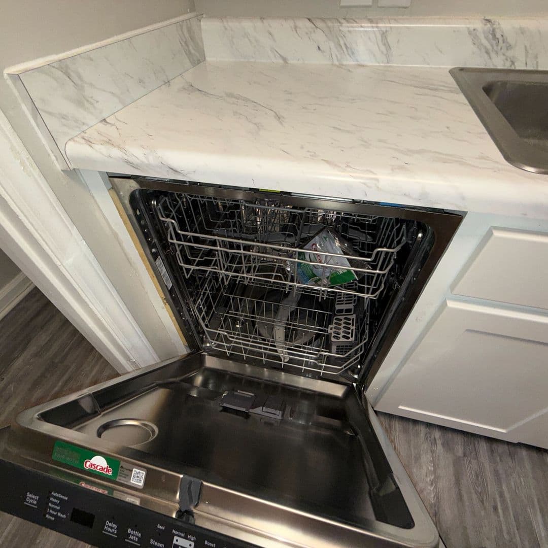 Greensboro Apartment: 3712 West Ave