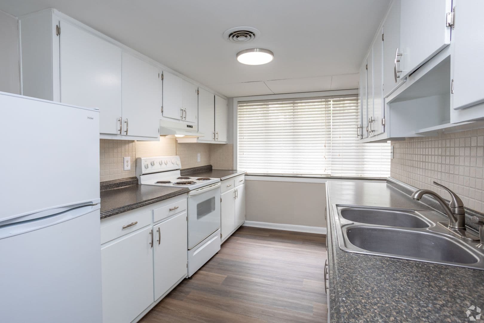 Greenville Apartment: 208 S Elm St
