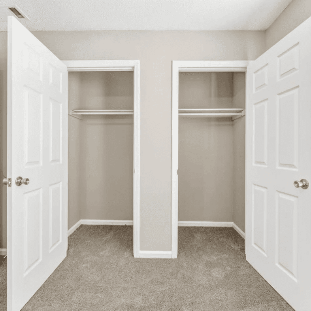 Garden City Apartment: 112 Denmark St