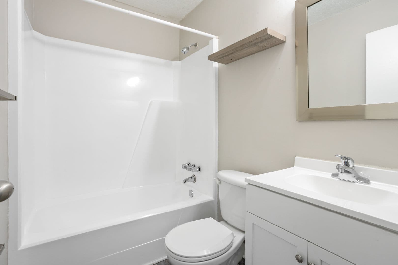 Greensboro Apartment: 4228 United St