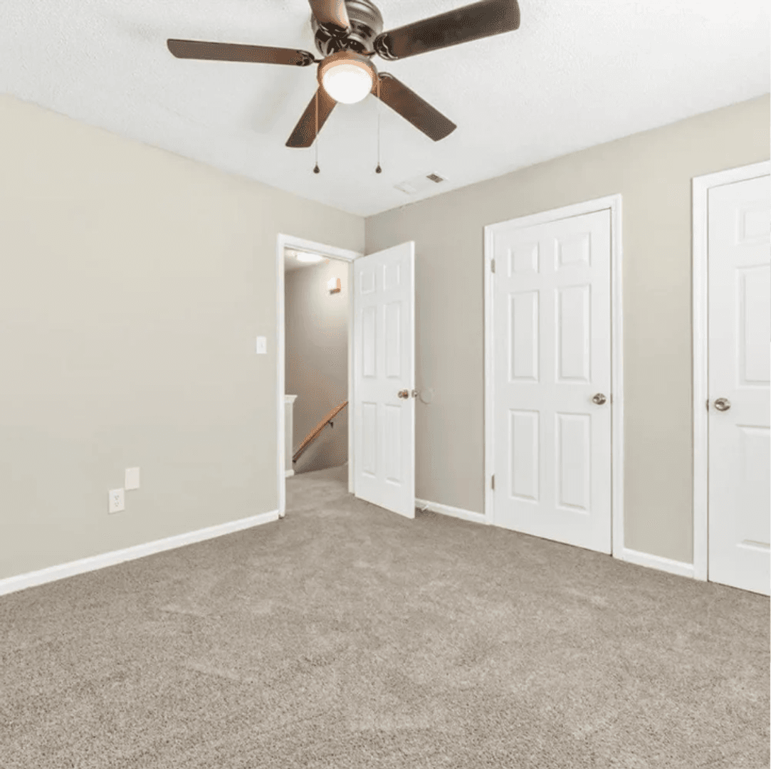 Garden City Apartment: 112 Denmark St