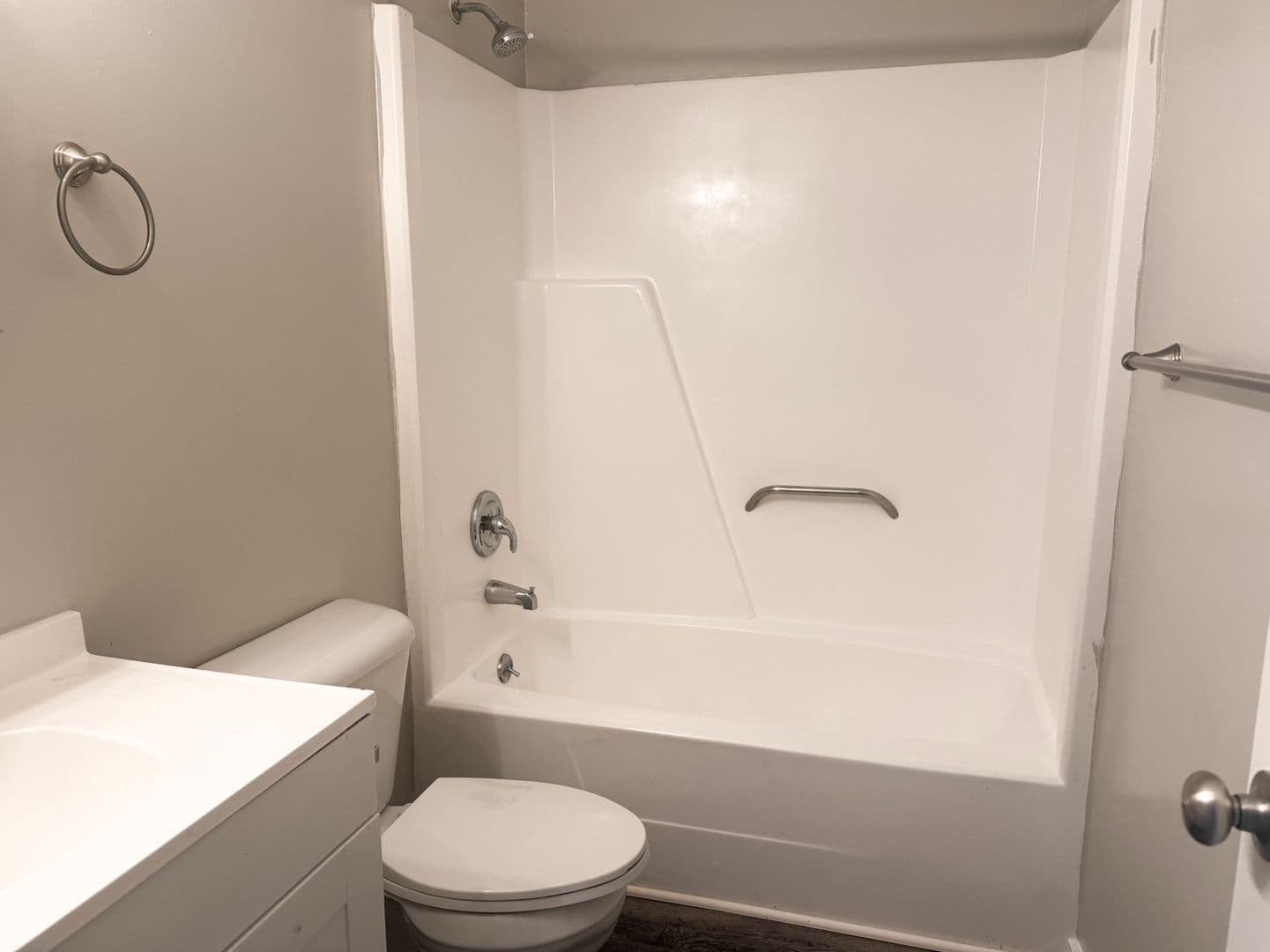 Smithfield Apartment: 950 Berkshire Rd