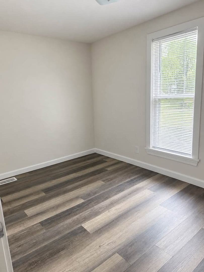 Muskegon Apartment: 174 Strong Avenue
