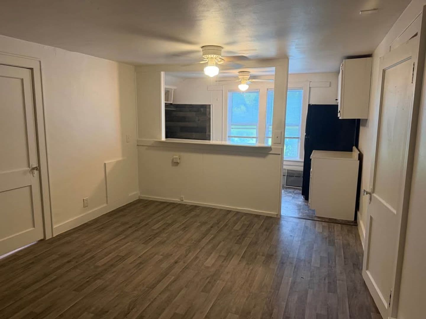 Muskegon Apartment: 402 Monroe Avenue