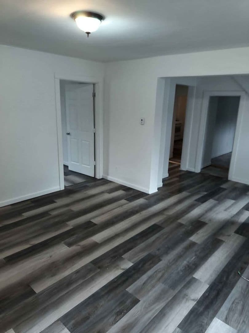 Muskegon Apartment: 174 Strong Avenue