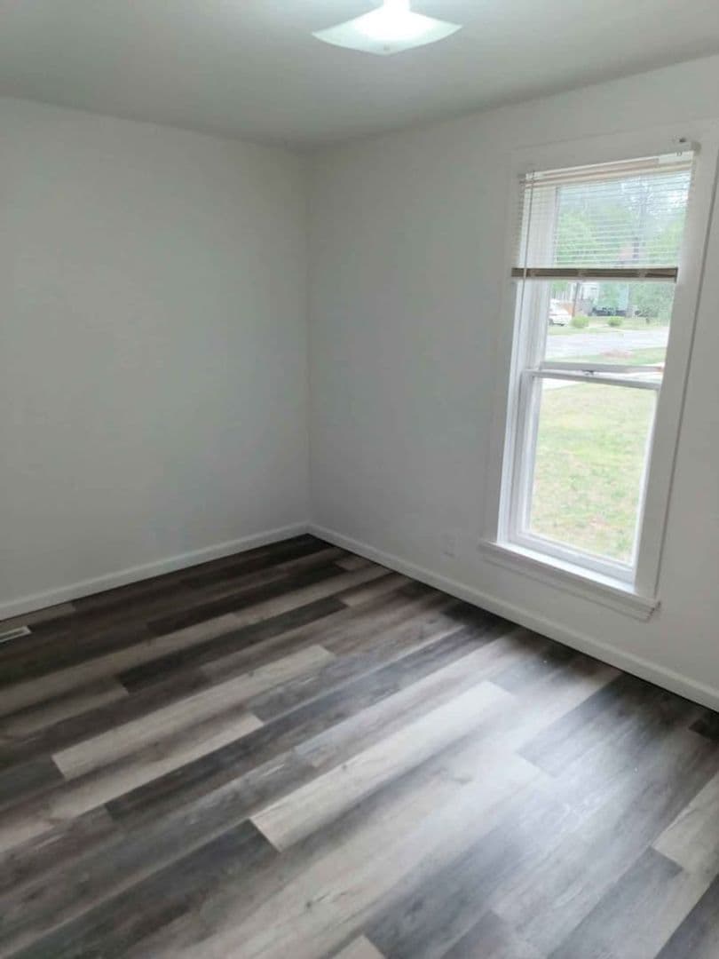 Muskegon Apartment: 174 Strong Avenue