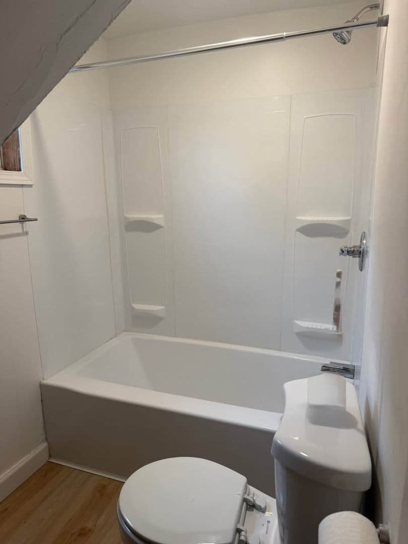 Muskegon Apartment: 402 Monroe Avenue