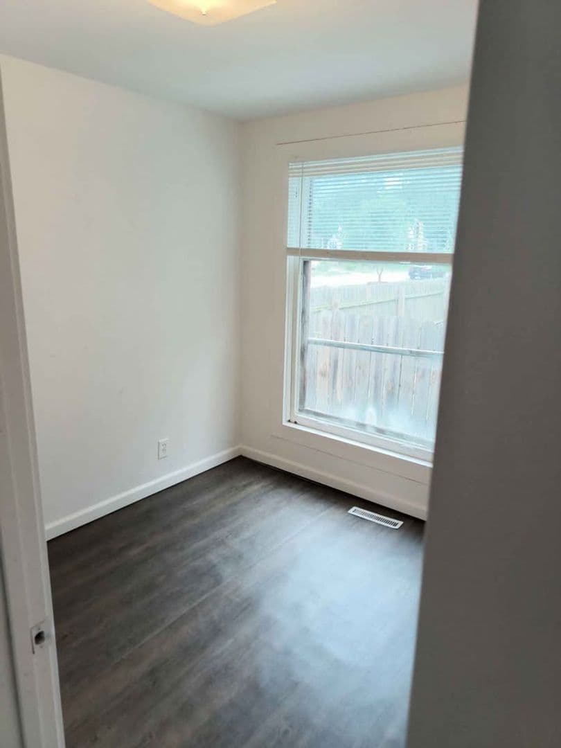 Muskegon Apartment: 174 Strong Avenue