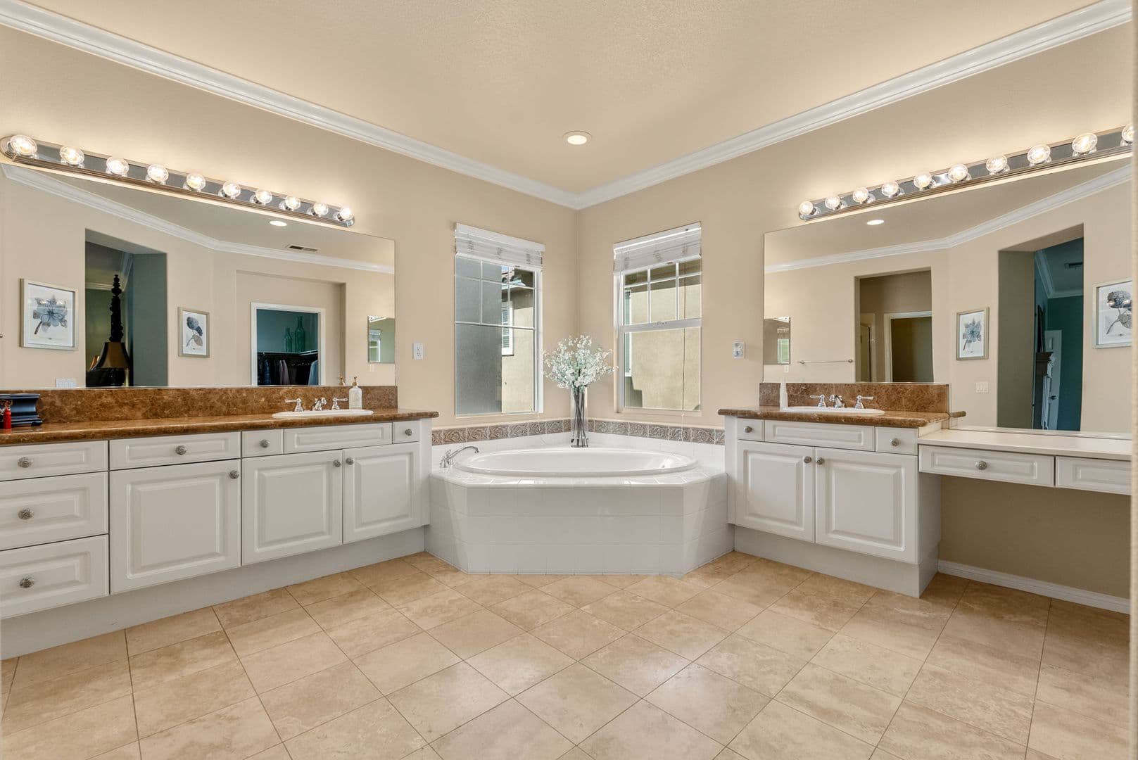 Santa Clarita House: 29176 Valley Oak Place