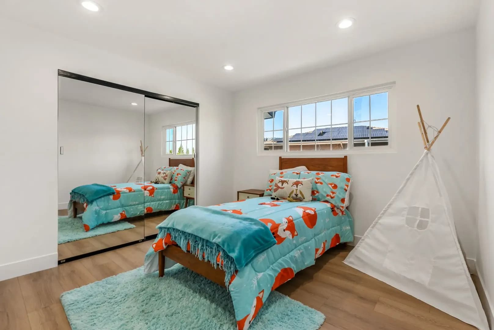 Porter Ranch House: 10856 Topeka Drive