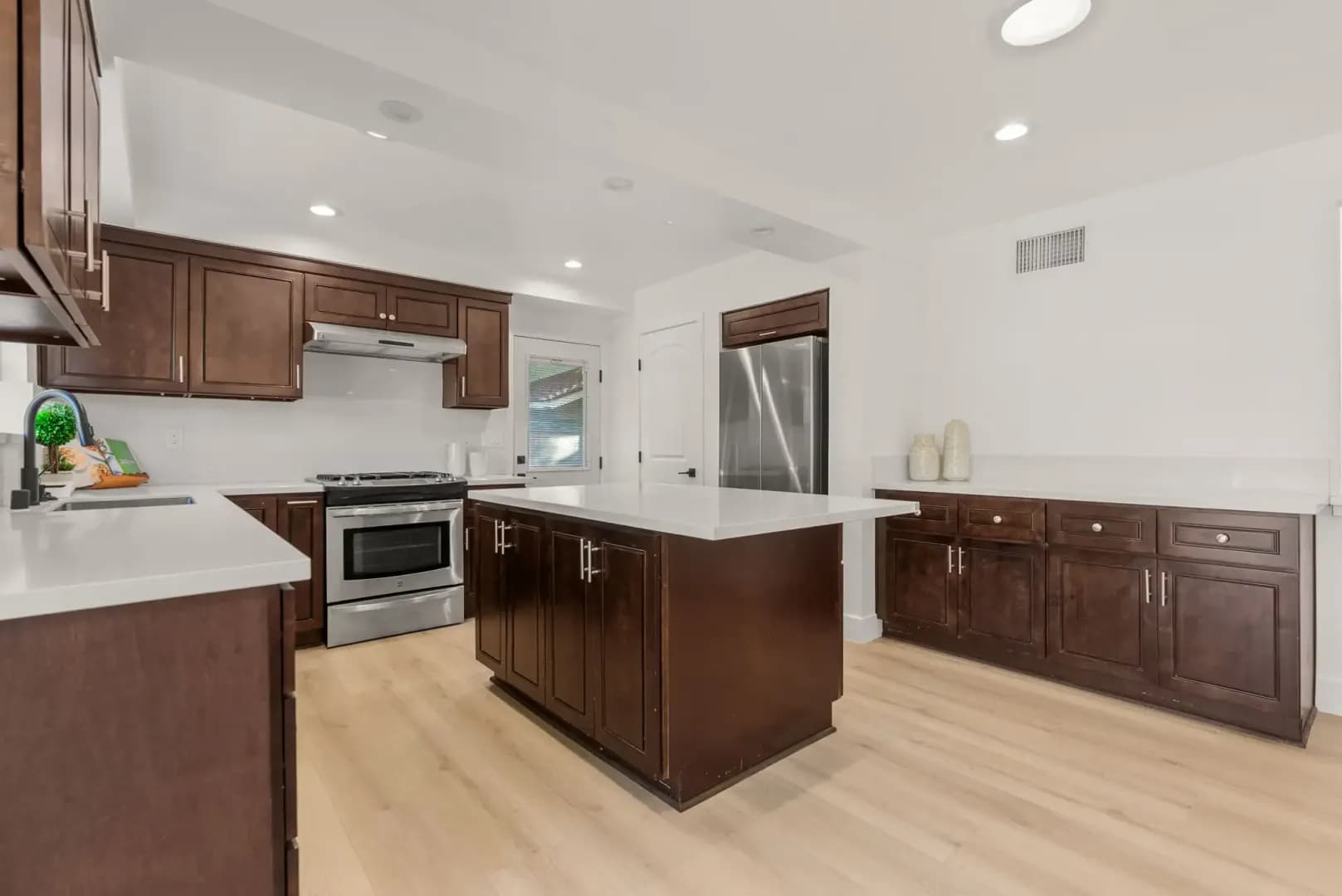 Porter Ranch House: 10856 Topeka Drive