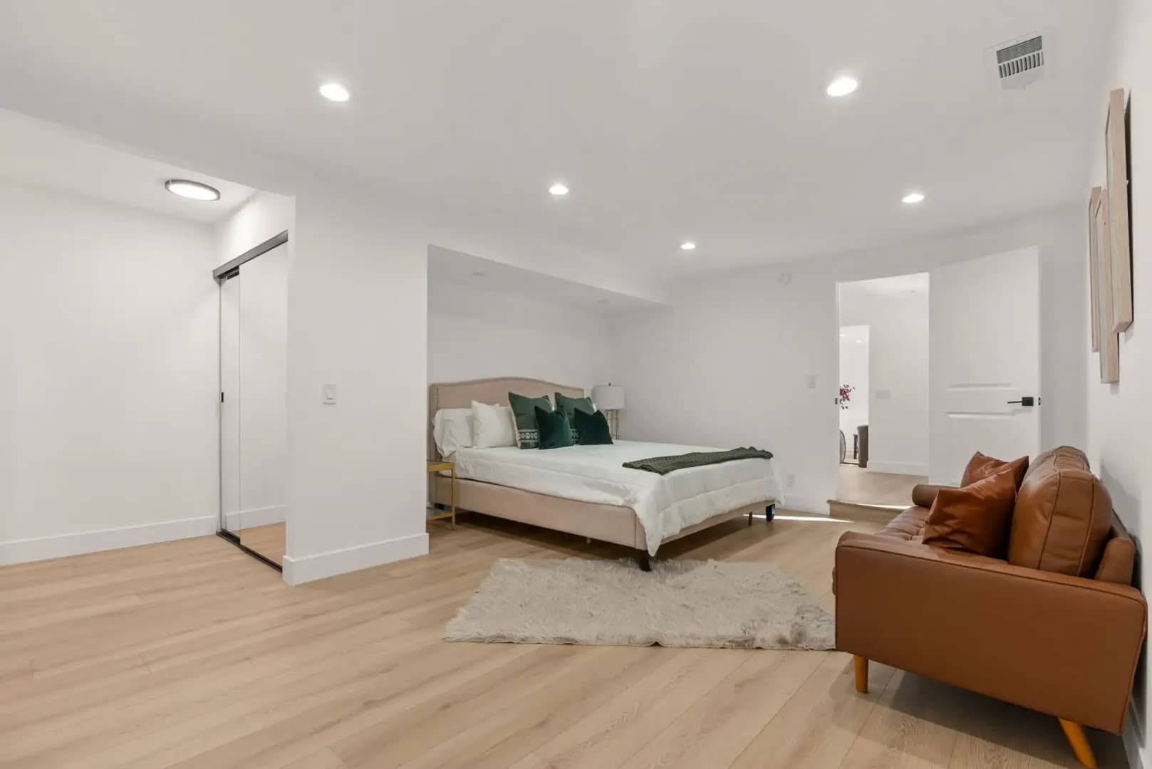 Porter Ranch House: 10856 Topeka Drive